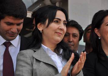 Figen Yüksekdağ, Van'da rahatsızlanarak hastaneye kaldırıldı