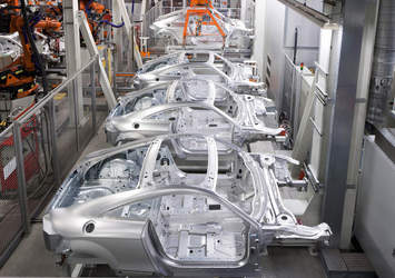 Audi'de üretime su baskını engeli