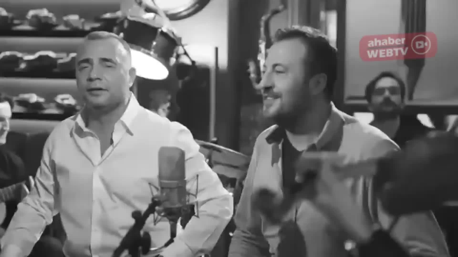 Oktay Kaynarca ve Ercan Saatçi düet yaptı Oktay Kaynarca ve Ercan Saatçi düet yaptı