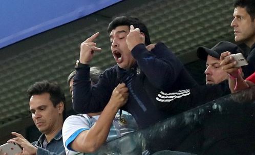Maradona'dan skandal hareket - 1