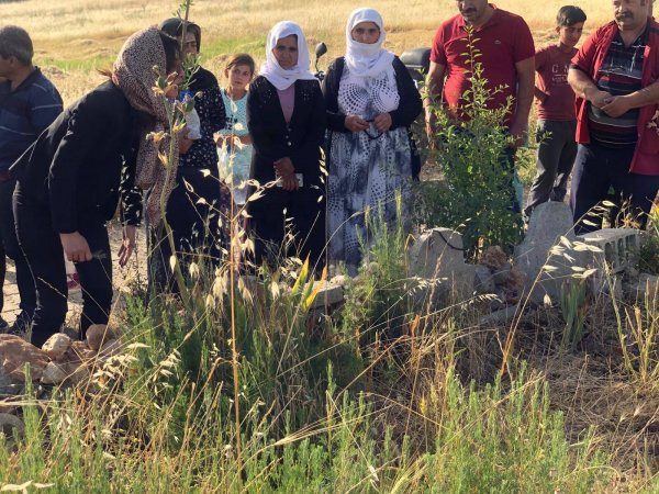 HDP’li vekillerden ölü teröristlere ziyaret