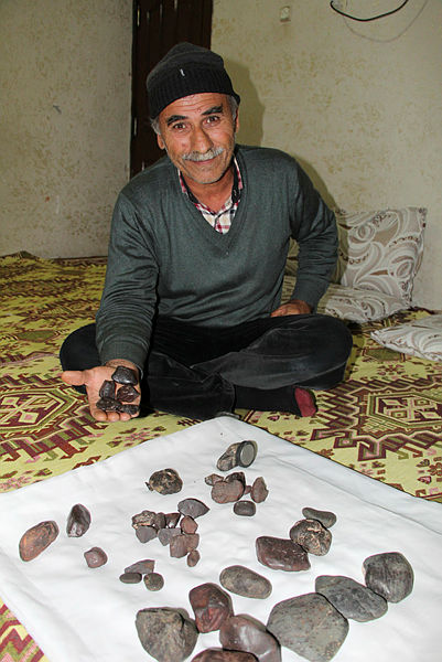 gok-tasi-buldugunu-iddia-etti-2-milyon-istedi-1575568019242.jpg Gök taşı bulduğunu iddia etti 2 milyon istedi! - 2