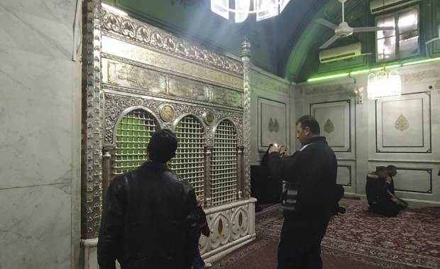 İran çığırında çıktı! Deyrizor’da camileri hüseyniyeye çevirip ezanı değiştirdiler