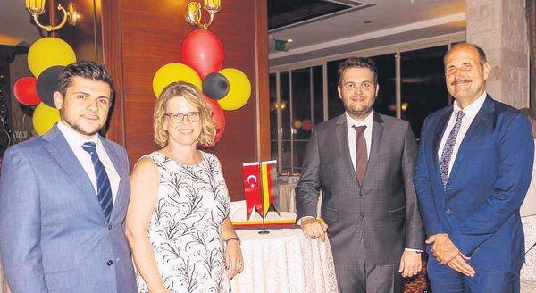 Türkiye’de yaşayan Almanlardan hainlere şamar! - 1