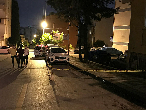 İstanbul'da yol verme kavgası kanlı bitti: 3 yaralı - 1