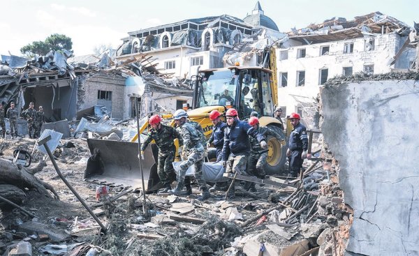 ermenistan-sivillere-saldirdi-ambulansi-bile-vurdular-1602475626924.jpeg Ermenistan sivillere saldırdı! Ambulansı bile vurdular... - 2