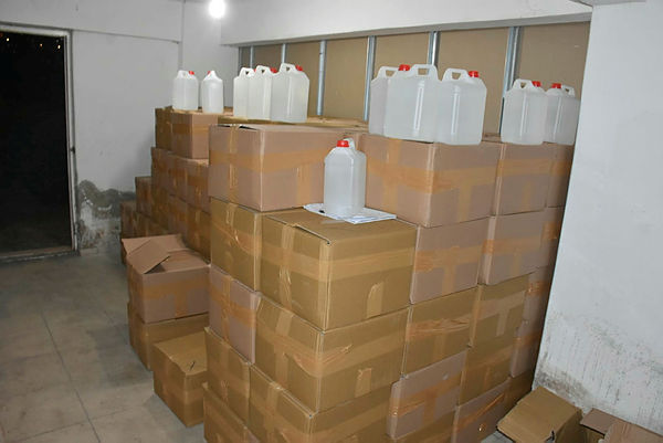 son-dakikaizmirde-sahte-icki-operasyonu-5-ton-etil-alkol-ele-gecirildi-1602527440286.jpg Son dakika...İzmir'de sahte içki operasyonu: 5 ton etil alkol ele geçirildi - 2