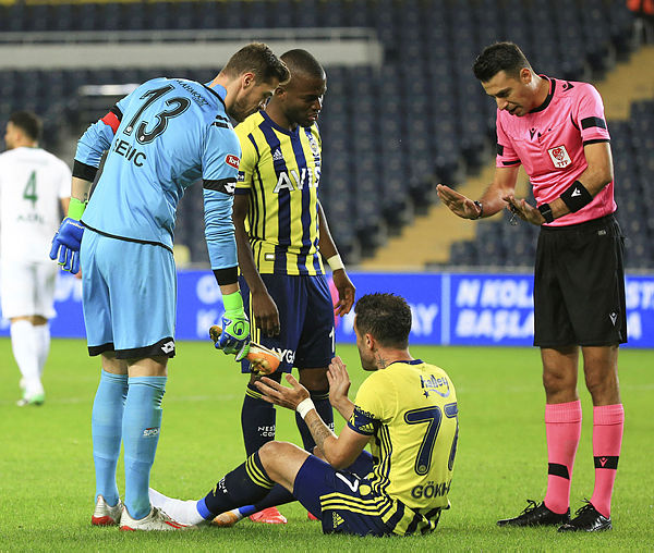 Fenerbahçe’ye Gökhan Gönül’den kötü haber!