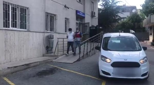 1625398387991.jpg Üç yaşındaki çocuğunu arabadan sarkıttı! Nedeni ise dehşete düşürdü - 1