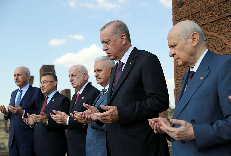 Başkan Erdoğan Ahlatta Selçuklu Meydan Mezarlığını ziyaret etti