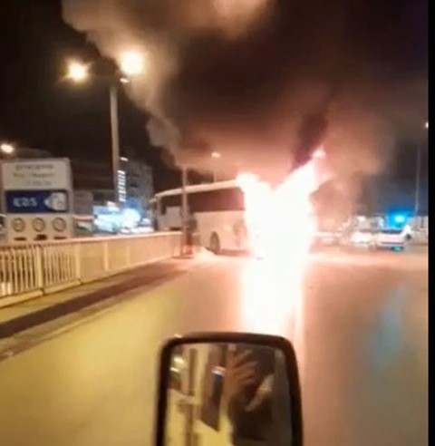 Denizlide alev alev yanan yolcu otobüsü kullanılamaz hale geldi