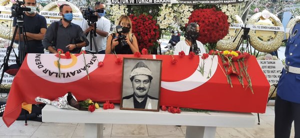 Ferhan Şensoy’un cenazesinde büyük saygısızlık