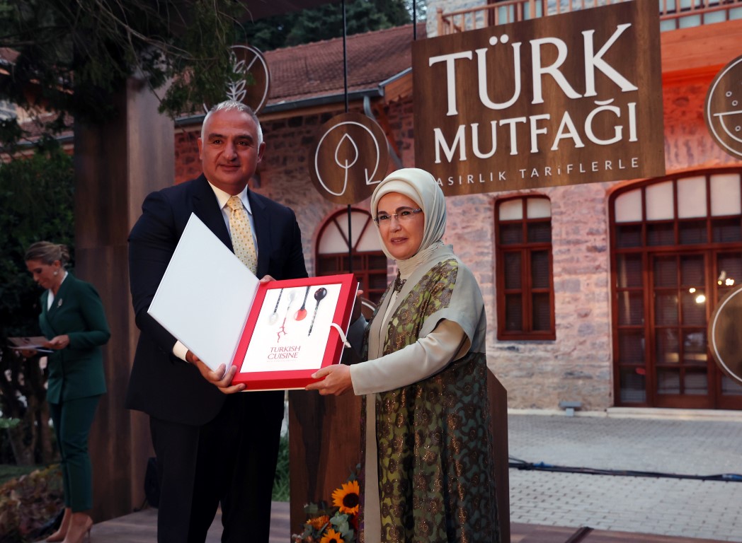 Emine Erdoğan: Gastrodiplomasi alanında yeni rekorlar kırabiliriz | Asırlık Tariflerle Türk Mutfağı kitabı tanıtıldı