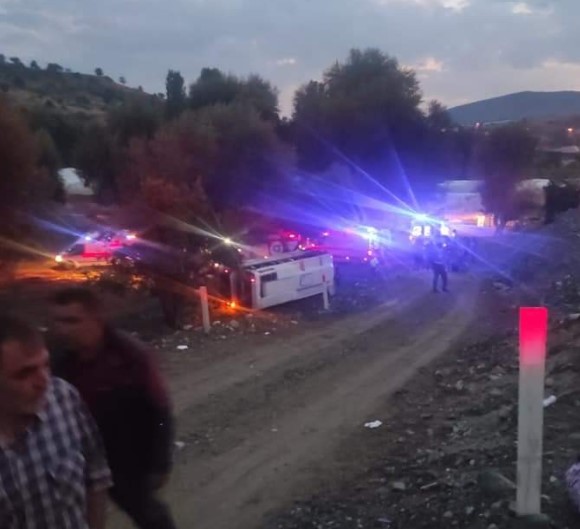 Son dakika: Antalyada otobüs şarampole devrildi: 1 ölü 9 yaralı