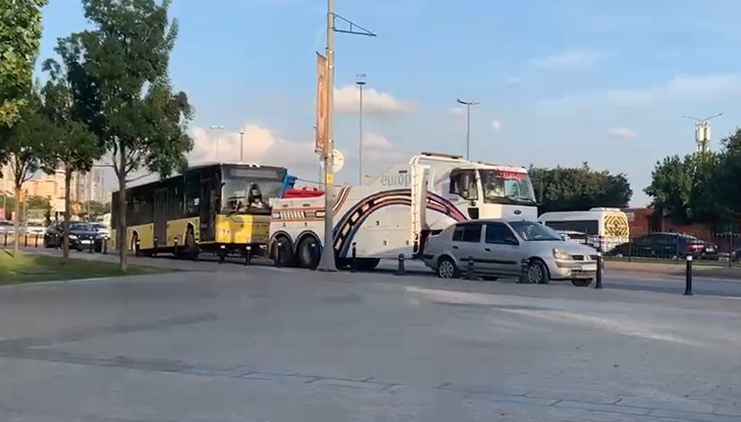 CHPli İBB vatandaşın canını tehlikeye atıyor! İETT otobüsü bu kez Pendikte yolda kaldı