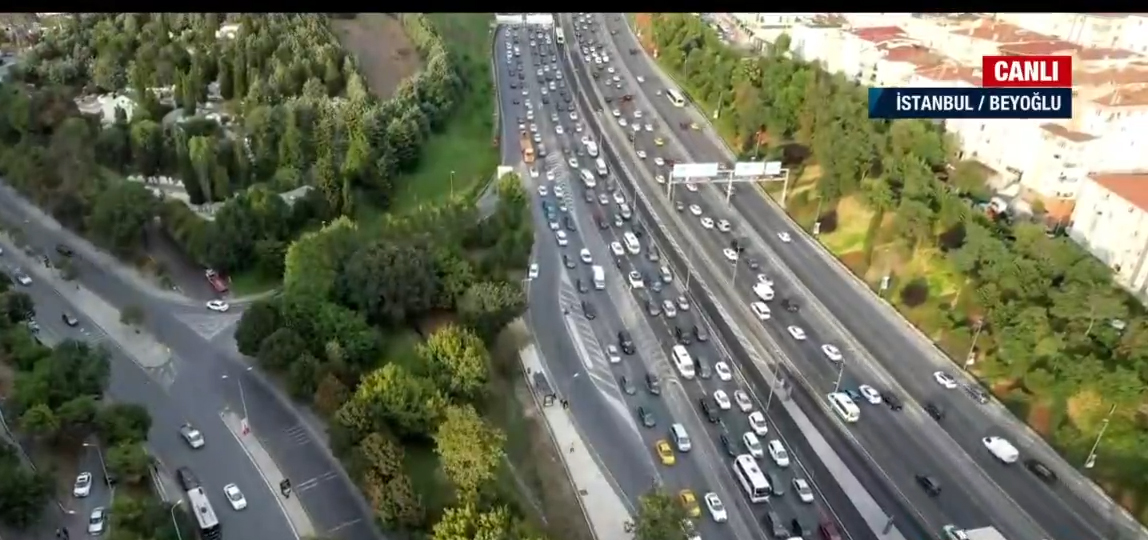 İstanbul trafiğinde büyük yoğunluk | A Haber ekibi son durumu dronela görüntüledi