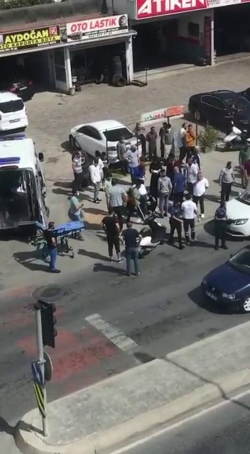 Arnavutköy’de yolun karşısına geçmek isteyen çocuğa araba çarptı