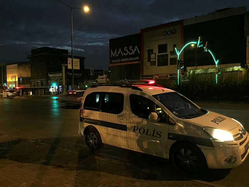 İzmirde otomobilin çarptığı yaya hayatını kaybetti