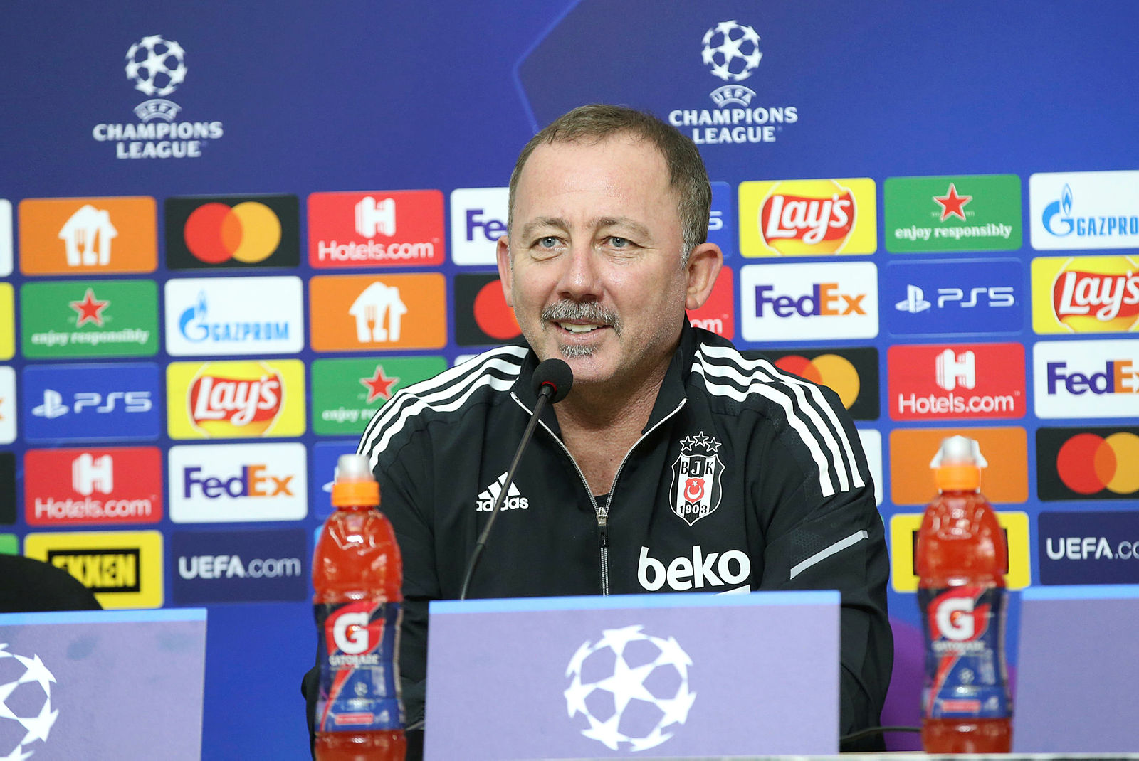 Beşiktaş Teknik Direktörü Sergen Yalçın Borussia Dortmund maçı öncesinde konuştu: Kendi oyunumuzu oynamaya çalışacağız