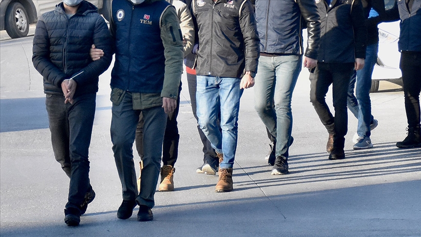 Adanadaki FETÖ operasyonunda 8 şüpheli yakalandı