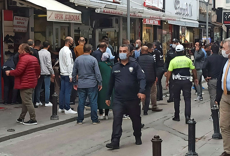 Ankara Sincan’da lokantaya silahlı saldırı: Eşinin çalıştığı restorana pompalı ile ateş etti: 3 yaralı