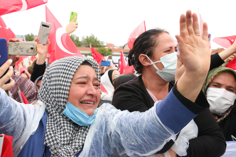 Başkan Erdoğana Kırşehirde sevgi seli! Gözyaşlarına hakim olamadı
