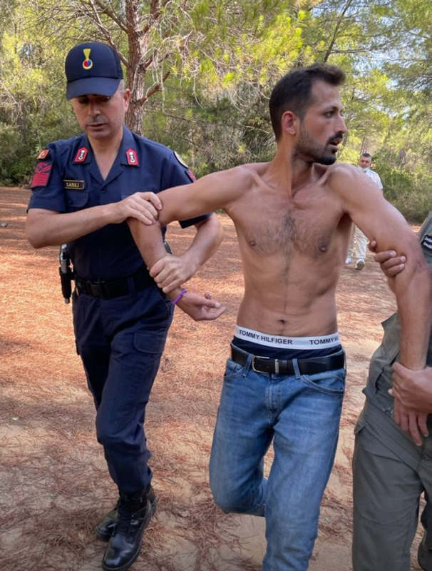 Son dakika: Manavgatta ormanı yakmaya çalışırken suçüstü yakalandı Son dakika: Manavgatta ormanı yakmaya çalışırken suçüstü yakalandı