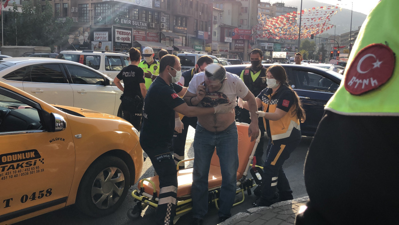 Bursa’da taksi şoförü bıçaklı saldırıya uğradı!