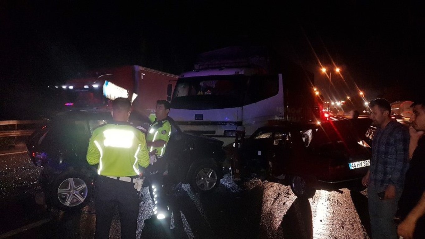 SON DAKİKA | TEMde korkunç kaza: Ortalık savaş alanına döndü! 15 kilometrelik araç kuyruğu...