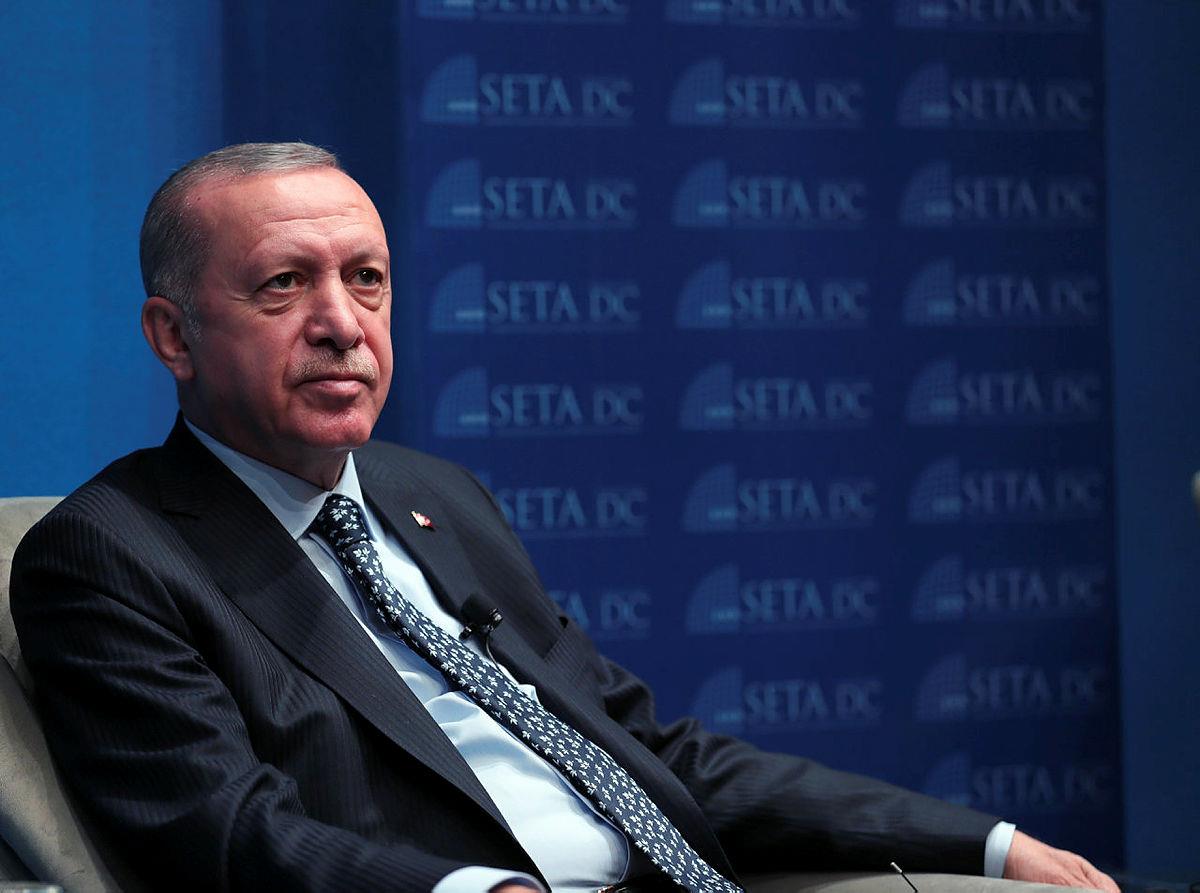 Başkan Erdoğan New Yorkta kaldığı otelin önüne gelen Türklerle selamlaştı