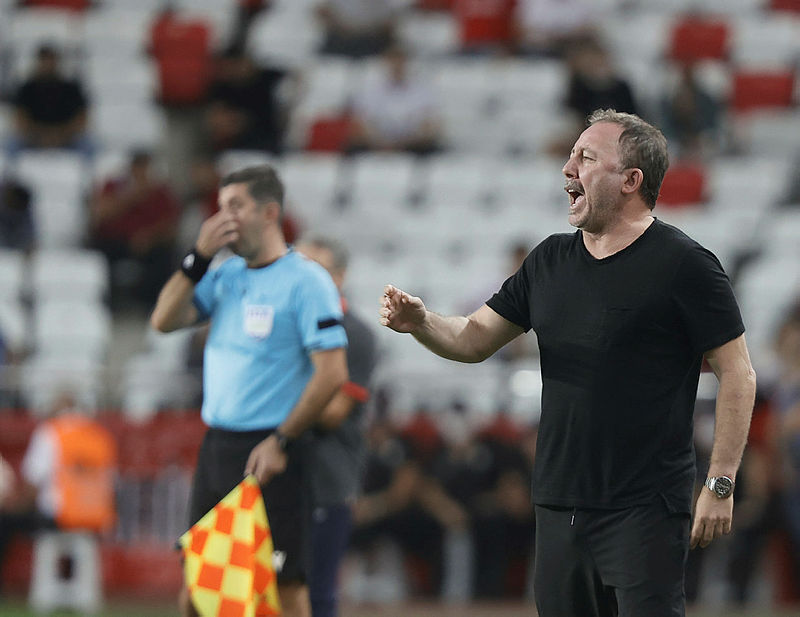 Beşiktaş Teknik Direktörü Sergen Yalçından Stefan Kuntza olay yanıt!