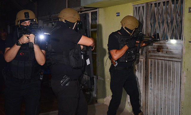 İki ilde PKK/KCKya şafak operasyonu: 9 gözaltı