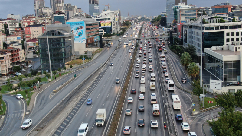 İstanbulda trafik yoğunluğu yüzde kaç | İstanbulda yağmur trafiği! Durma noktasına geldi
