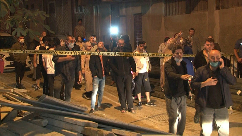 Sultangazide yangın paniği! 11 kişi dumandan etkilendi