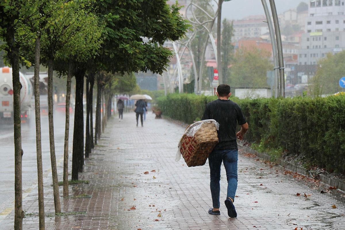 Meteorolojiden son dakika sağanak yağış uyarısı! İstanbul ve birçok il için gün verildi! İstanbul Ankara İzmirde bu hafta hava nasıl olacak?