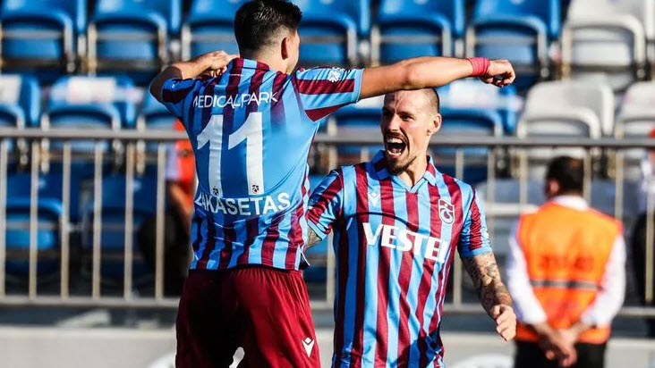Trabzonsporun itici gücü Hamsik ve Bakasetas
