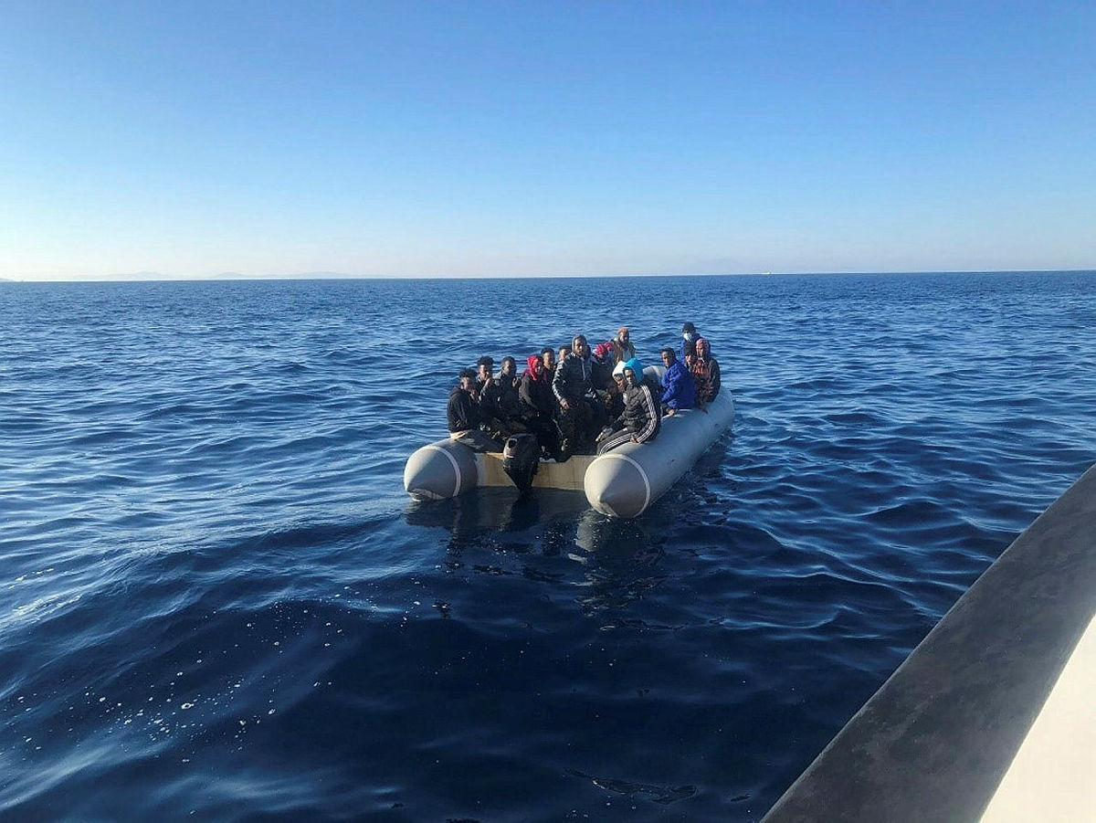 Yunanistanın ölüme terk ettiği 197 göçmen İzmir açıklarında kurtarıldı