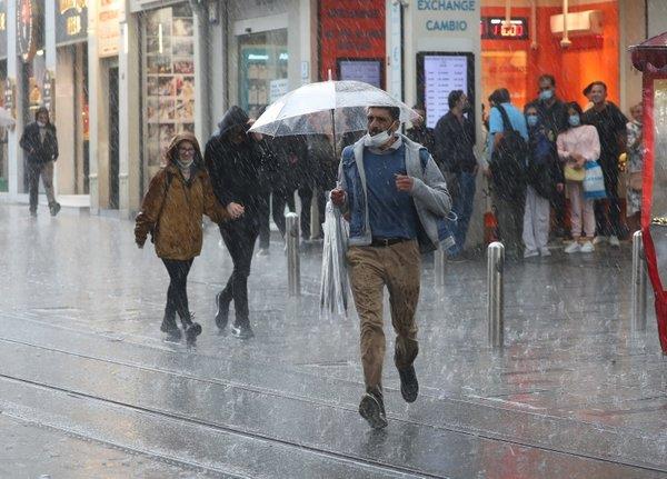 yola-cikacaklar-dikkat-saganak-etkili-oldu-trafik-yogunluk-olustu-1633064739679.jpeg Yola çıkacaklar dikkat! Sağanak etkili oldu trafik yoğunluk oluştu - 4