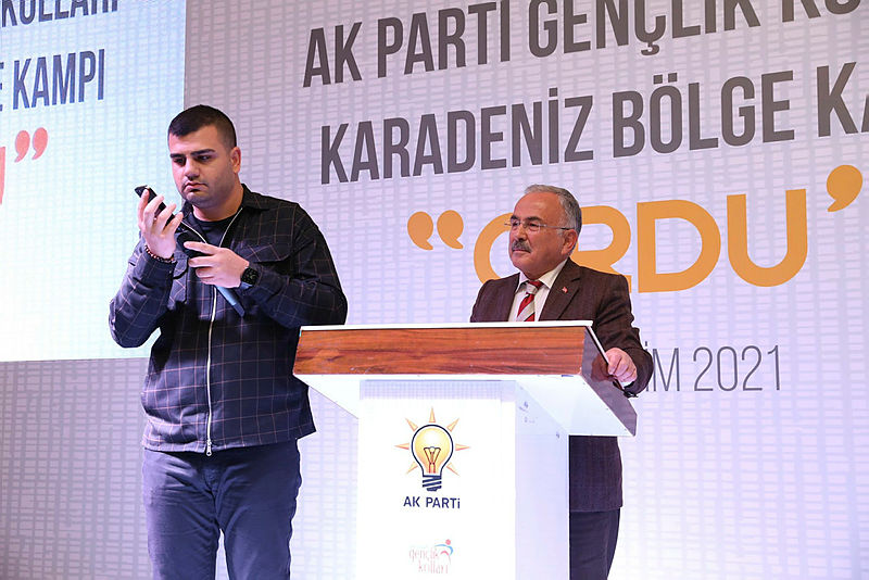 Başkan Erdoğan partisinin gençlik kolları toplantısına telefonla katıldı