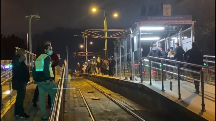 İBBde neler oluyor? Şehitlik durağı kapatıldı! T4 Mescid-i Selam-Topkapı tramvay hattında vatandaşları mağdur eden arıza