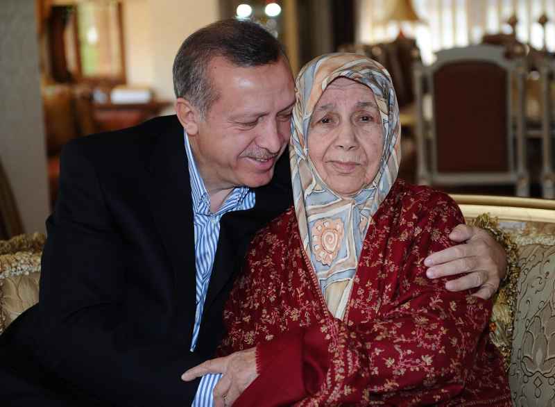 Başkan Erdoğanın annesi Tenzile Erdoğanın ölümünün 10. yıl dönümü