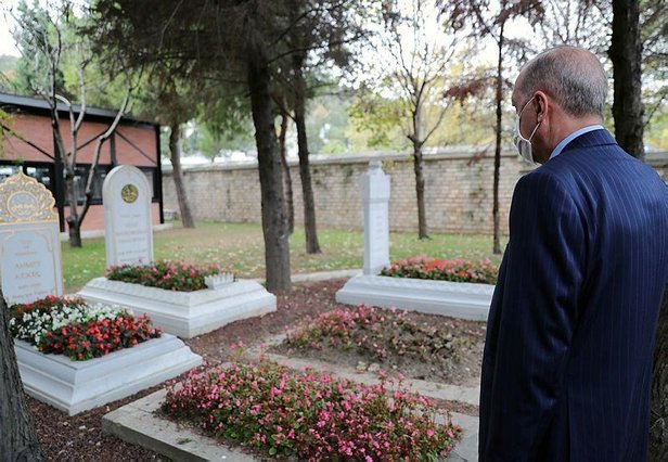 Başkan Erdoğandan Eyüpsultanda kabristan ziyareti! Şule Yüksel Şenler ve Ahmet Kekeçi unutmadı