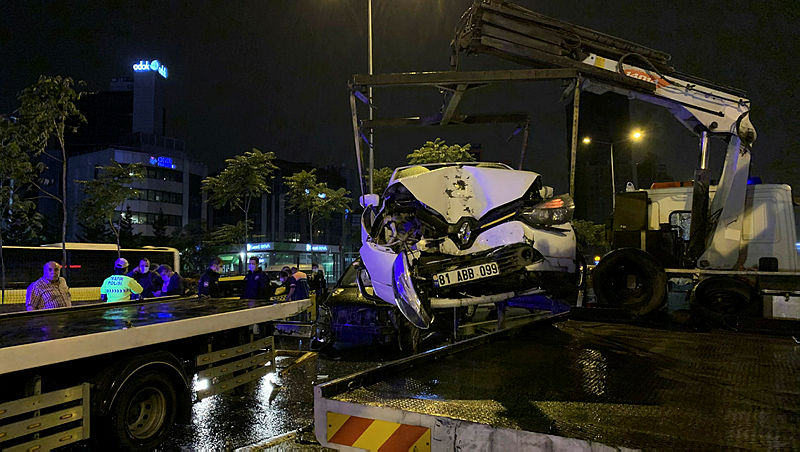İstanbulda korkutan olay! Zincirleme trafik kazasında 4 kişi yaralandı