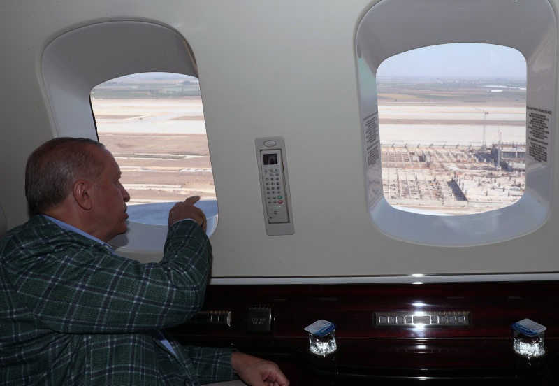 Son dakika: Başkan Erdoğan Çukurova Havalimanı’nı havadan inceledi
