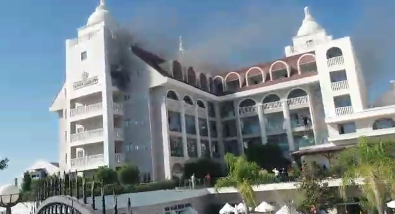 Son dakika: Manavgat’ta 5 yıldızlı otelde yangın paniği!