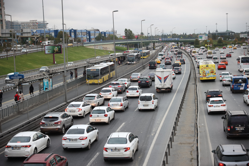 Son dakika: İstanbulda haftanın ilk iş gününde trafik yoğunluğu!