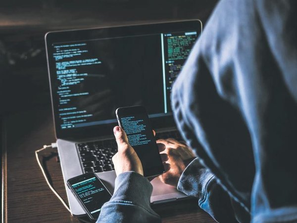 Emsal karar çıktı! Eşinin telefonuna casus yükleyen adam haksız bulundu