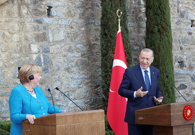 Son dakika: Başkan Erdoğan ile Angela Merkel arasında gülümseten koalisyon diyaloğu