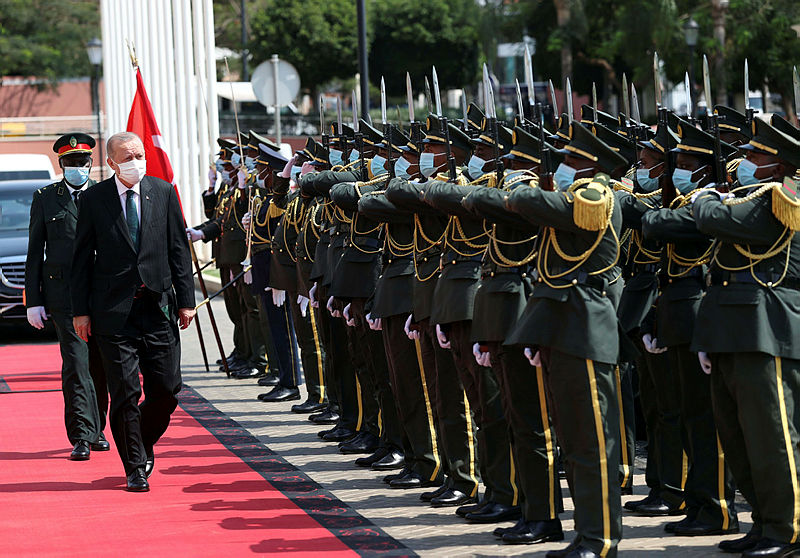 Başkan Erdoğanın Afrika ziyareti Fransada manşet: Nüfuzunu genişletmek istiyor