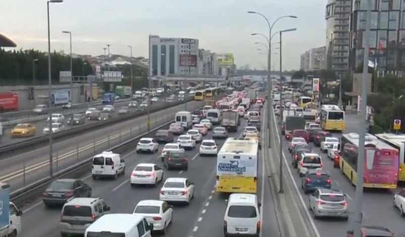 İstanbulun bitmeyen çilesi trafik